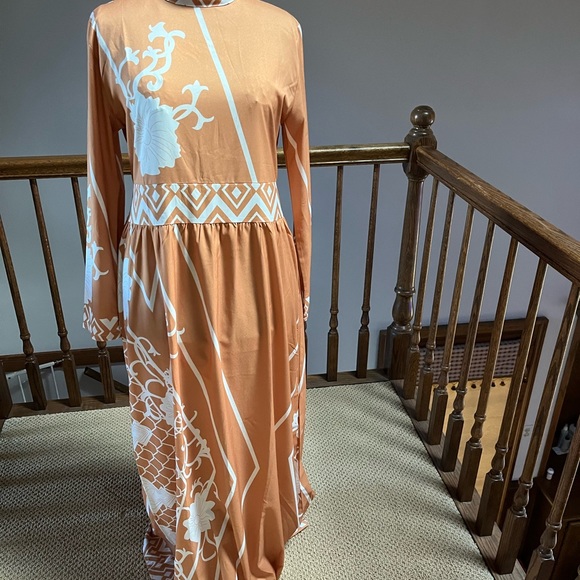 Maxi dress W Crew Collar. - Picture 2 of 13